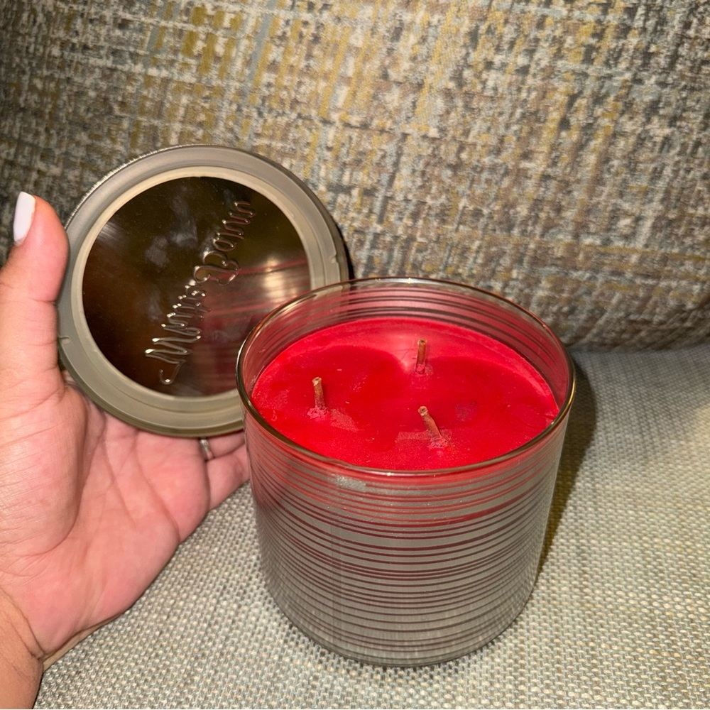 BATH AND BODY WORKS Tis The Season 3 WICK CANDLE New - Picture 3 of 4
